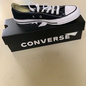 Size 7 Women’s All Star converse
